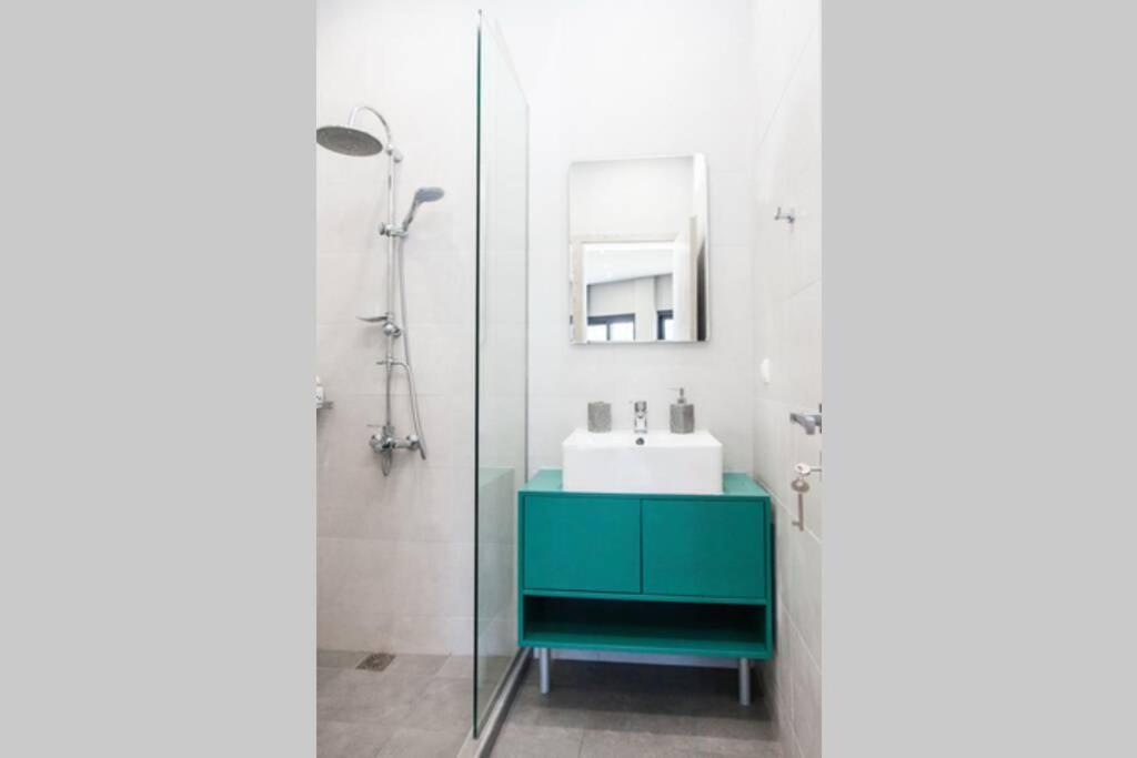 E Spacious Cornered Brand New Studio Apartment E Athena Bagian luar foto