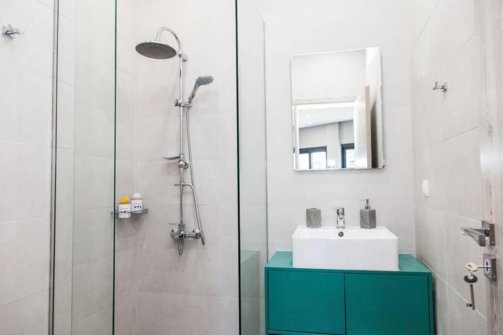 E Spacious Cornered Brand New Studio Apartment E Athena Bagian luar foto